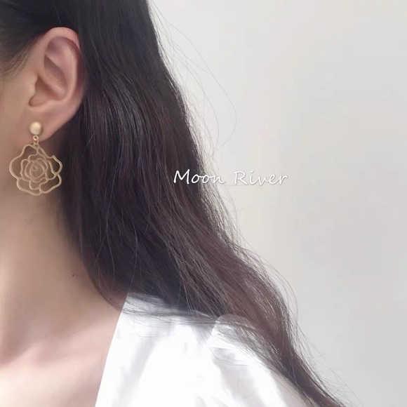 S925 GOLD FLOWER EARRING - Picture 2 of 7
